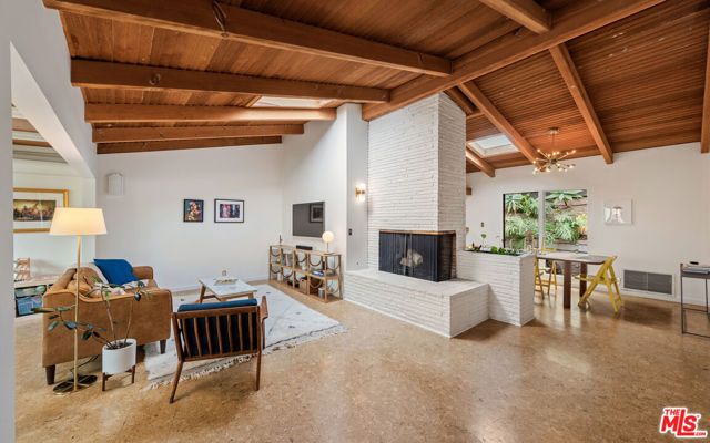 3858 Roble Vista Drive, Los Angeles, CA 90027