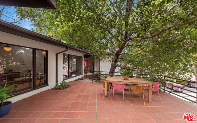 3858 Roble Vista Drive, Los Angeles, CA 90027