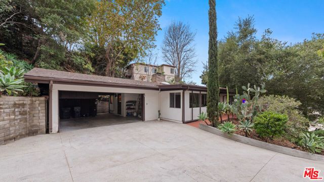 3858 Roble Vista Drive, Los Angeles, CA 90027