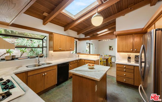 3858 Roble Vista Drive, Los Angeles, CA 90027