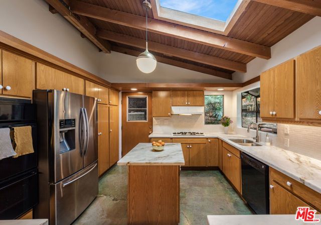 3858 Roble Vista Drive, Los Angeles, CA 90027