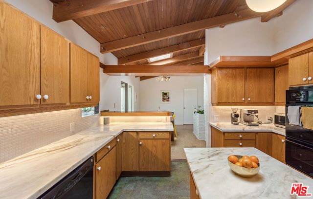 3858 Roble Vista Drive, Los Angeles, CA 90027