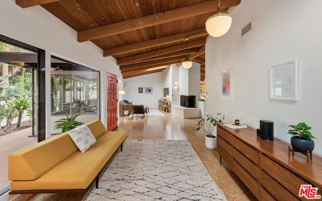 3858 Roble Vista Drive, Los Angeles, CA 90027