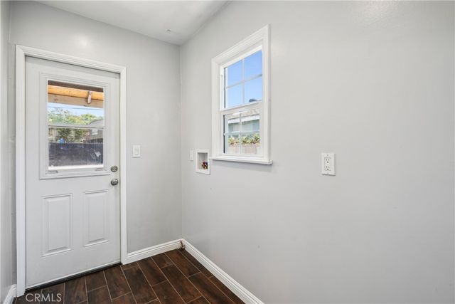 3816 S Victoria, Los Angeles, CA 90008