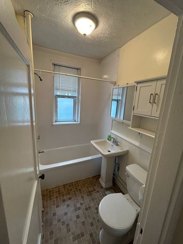 31 Dennison Ave 10, Framingham, MA 01702