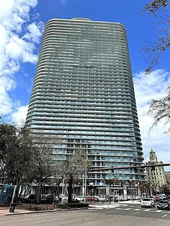 Image 2 of property listing at 400 CENTRAL AVENUE 2603, St Petersburg, FL 33701