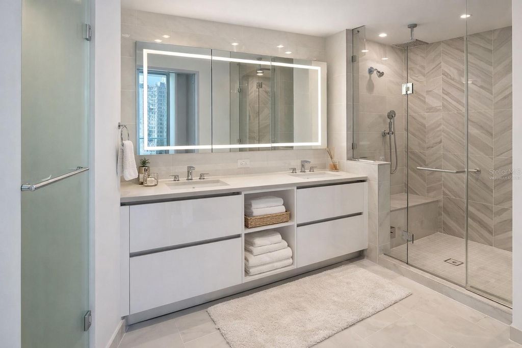 Image 13 of property listing at 400 CENTRAL AVENUE 2603, St Petersburg, FL 33701