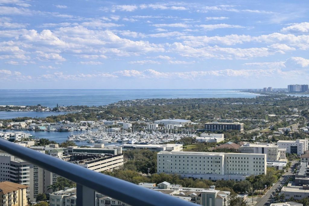 Image 26 of property listing at 400 CENTRAL AVENUE 2603, St Petersburg, FL 33701