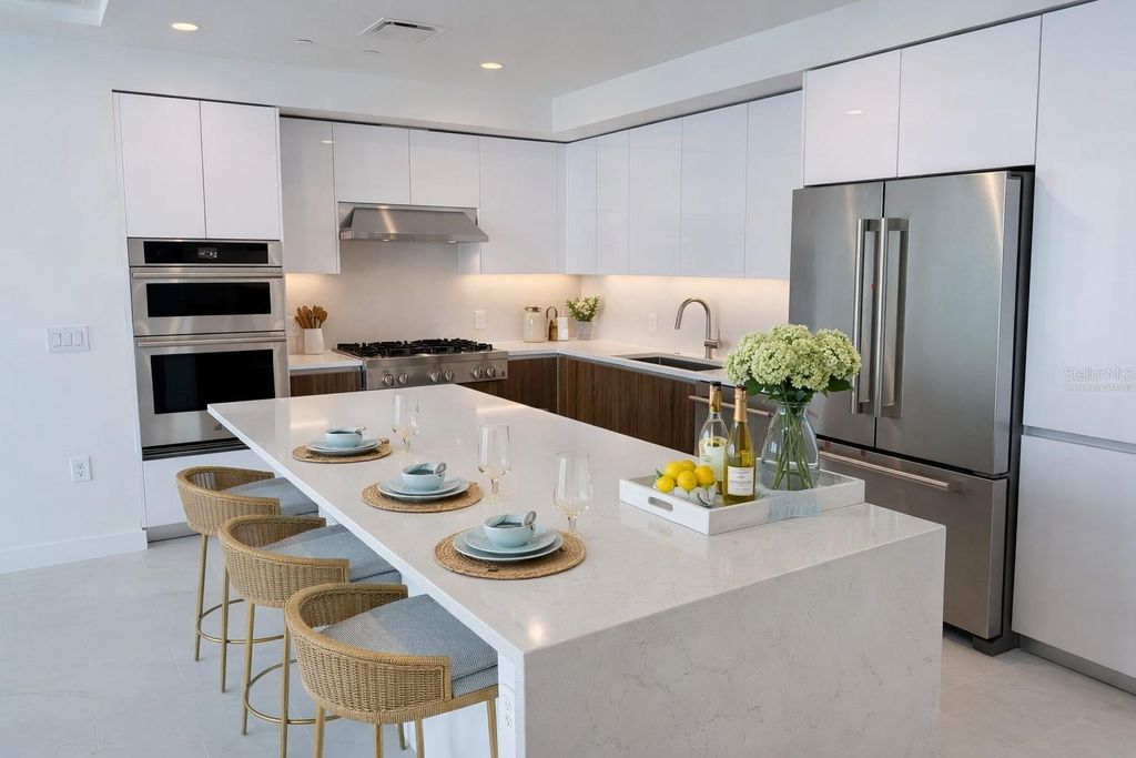 Image 7 of property listing at 400 CENTRAL AVENUE 2603, St Petersburg, FL 33701