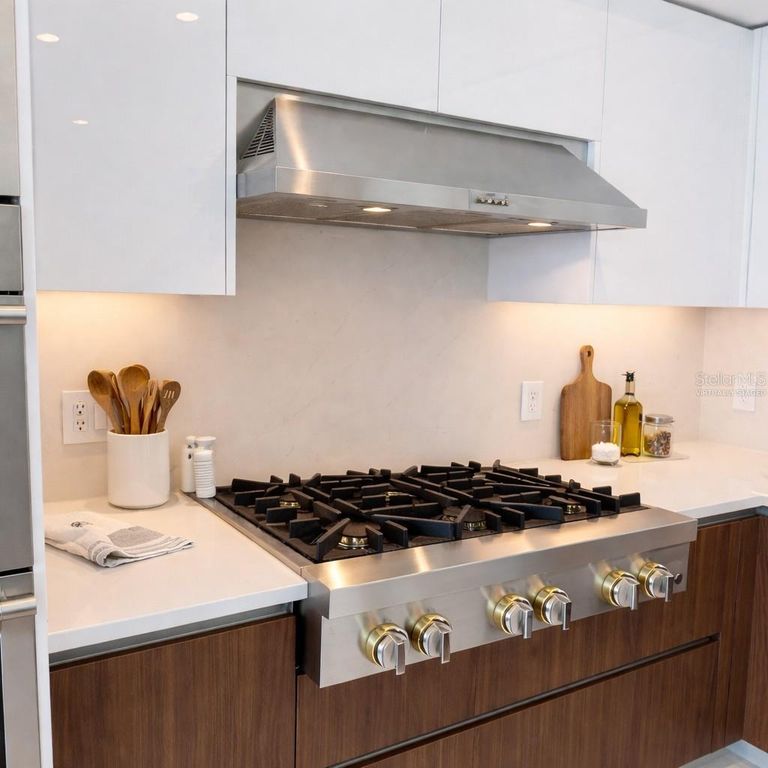 Image 8 of property listing at 400 CENTRAL AVENUE 2603, St Petersburg, FL 33701