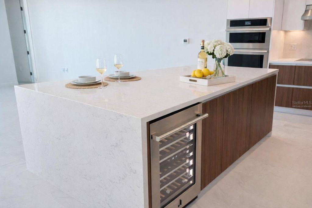 Image 10 of property listing at 400 CENTRAL AVENUE 2603, St Petersburg, FL 33701