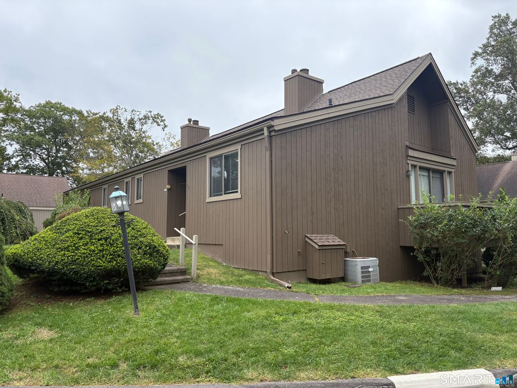 88 South Trail A, Stratford, CT 06614
