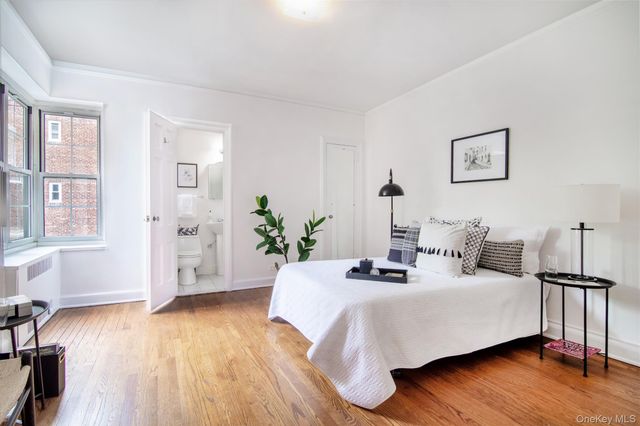 4 Midland Gdns Apt 3J, Bronxville, NY 10708