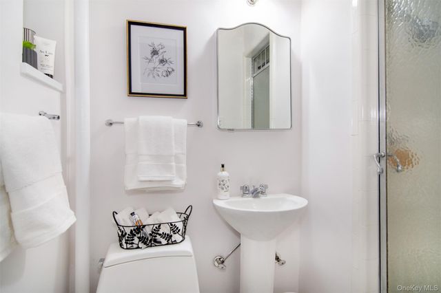 4 Midland Gdns Apt 3J, Bronxville, NY 10708
