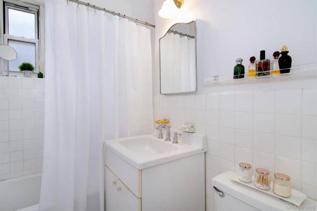 4 Midland Gdns Apt 3J, Bronxville, NY 10708