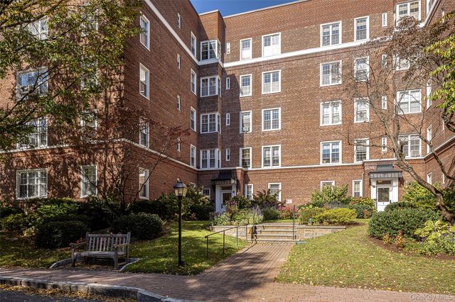 4 Midland Gdns Apt 3J, Bronxville, NY 10708