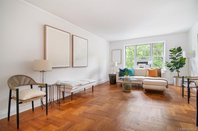 4 Midland Gdns Apt 3J, Bronxville, NY 10708