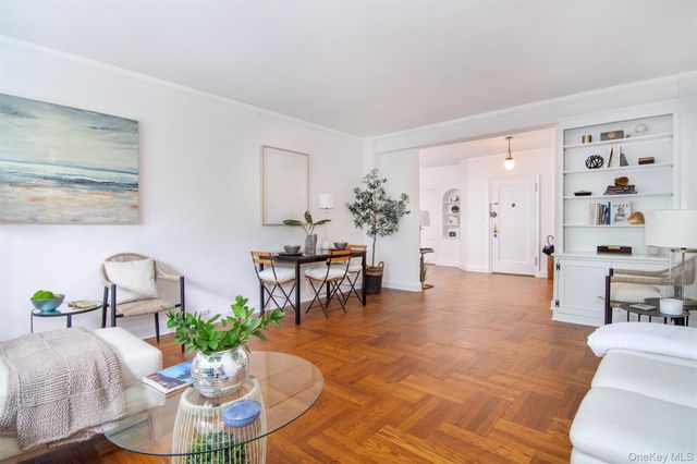 4 Midland Gdns Apt 3J, Bronxville, NY 10708