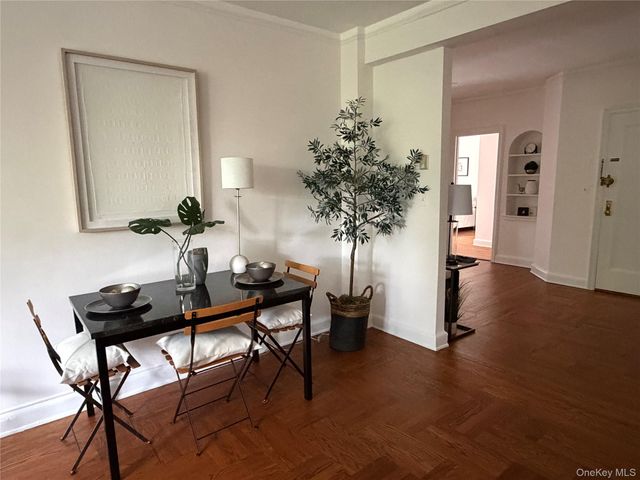 4 Midland Gdns Apt 3J, Bronxville, NY 10708