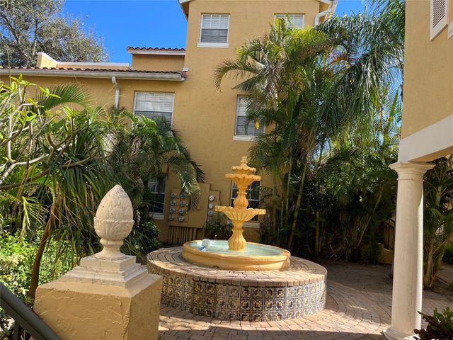 1040 Lake Shore Drive 206, West Palm Beach, FL 33403