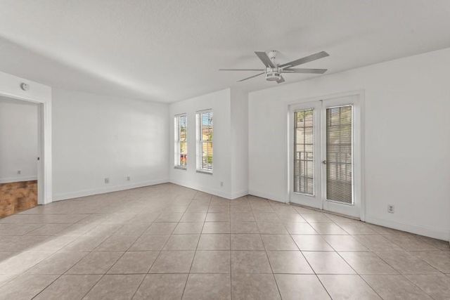 1040 Lake Shore Drive 206, West Palm Beach, FL 33403