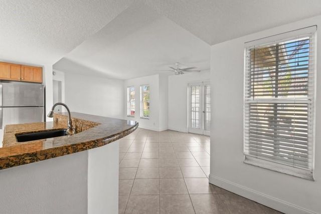 1040 Lake Shore Drive 206, West Palm Beach, FL 33403