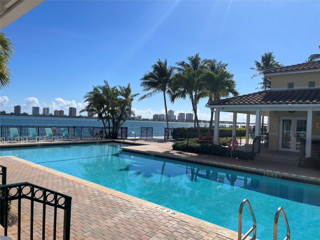 1040 Lake Shore Drive 206, West Palm Beach, FL 33403