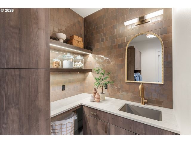16067 Kaylyn Dr, Oregon City, OR 97045