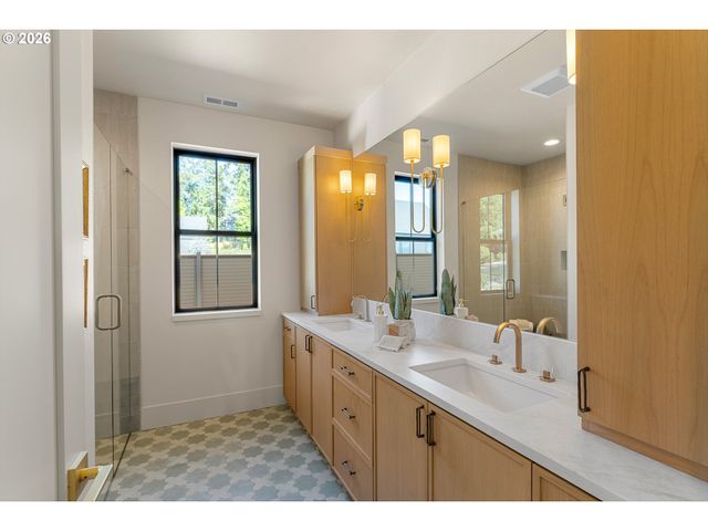 16067 Kaylyn Dr, Oregon City, OR 97045