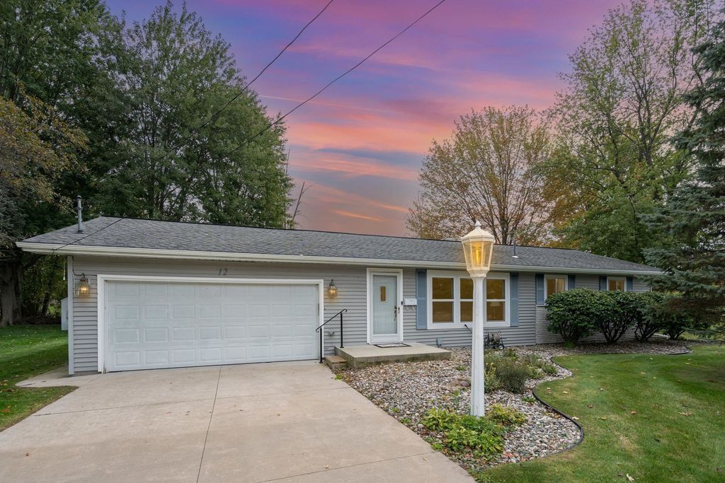 12 River Trail Drive, Bay City, MI 48706