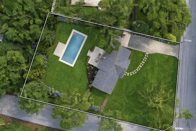 3 Jones Road, Hampton Bays, NY 11946
