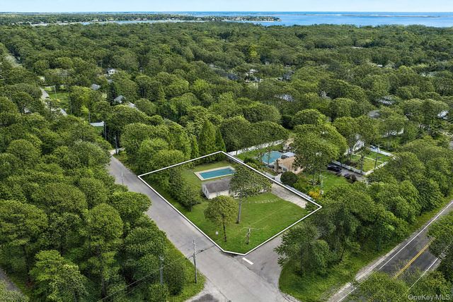3 Jones Road, Hampton Bays, NY 11946