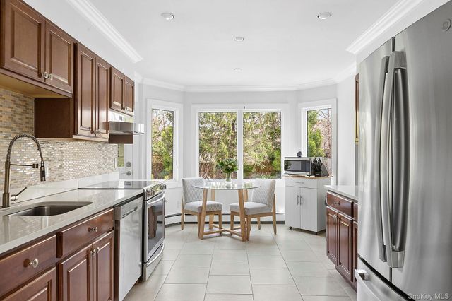 3 Jones Road, Hampton Bays, NY 11946