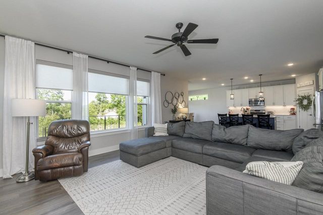 W176N7392 Amethyst DRIVE, Menomonee Falls, WI 53051