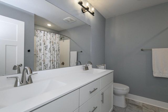 W176N7392 Amethyst DRIVE, Menomonee Falls, WI 53051