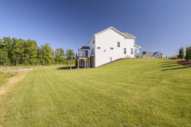 W176N7392 Amethyst DRIVE, Menomonee Falls, WI 53051