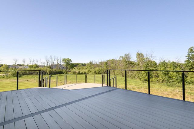 W176N7392 Amethyst DRIVE, Menomonee Falls, WI 53051