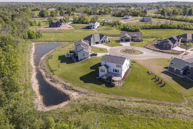 W176N7392 Amethyst DRIVE, Menomonee Falls, WI 53051