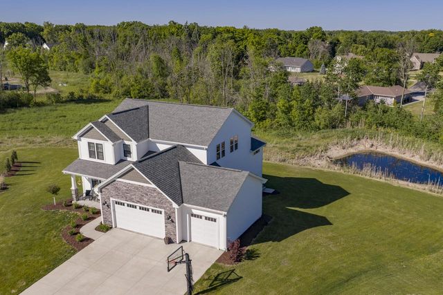 W176N7392 Amethyst DRIVE, Menomonee Falls, WI 53051