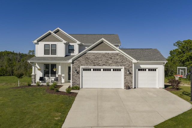 W176N7392 Amethyst DRIVE, Menomonee Falls, WI 53051