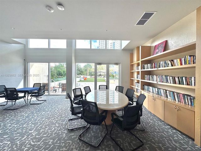 400 S Pointe Dr 1610, Miami Beach, FL 33139