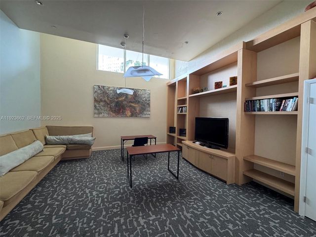 400 S Pointe Dr 1610, Miami Beach, FL 33139