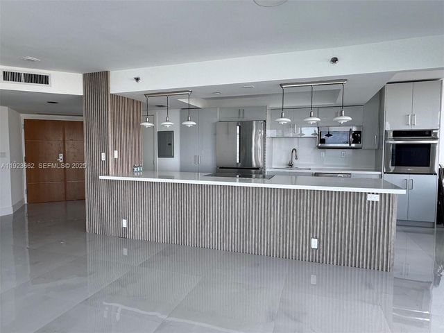 400 S Pointe Dr 1610, Miami Beach, FL 33139