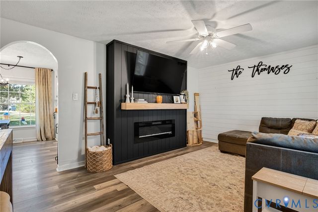 453 Manquin Dr, King William, VA 23009