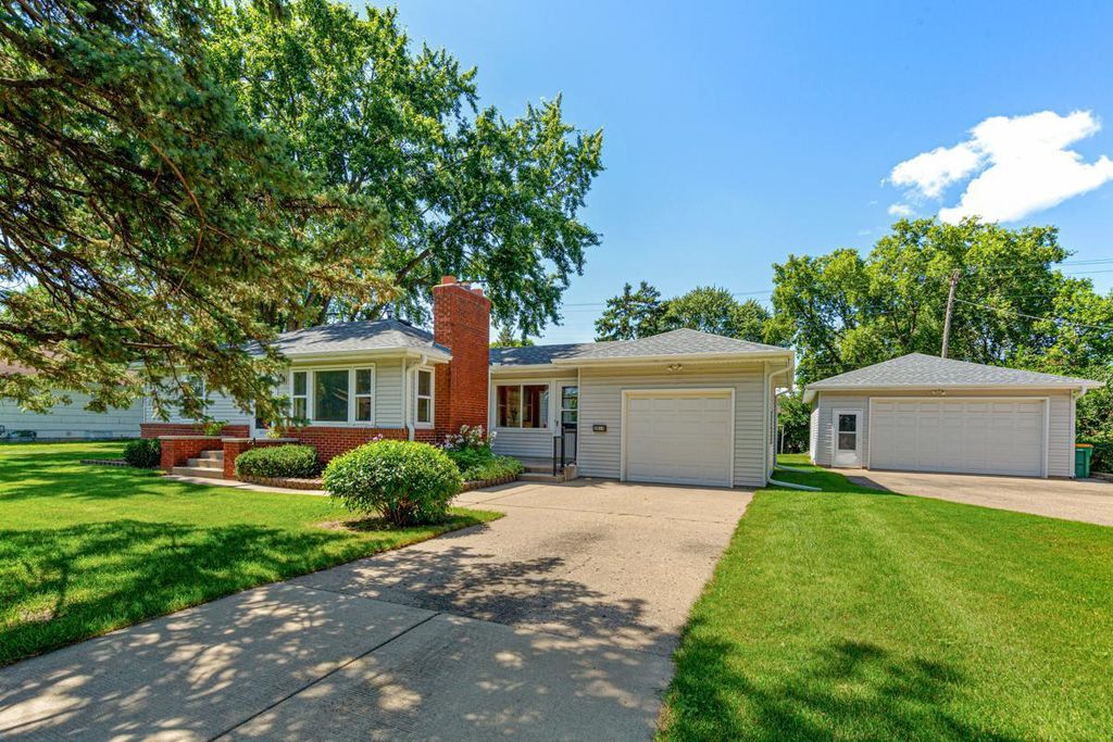 8814 1st Avenue S, Bloomington, MN 55420
