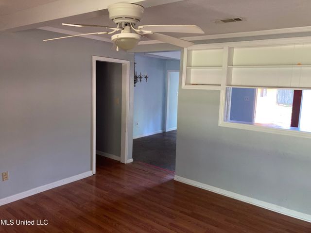1002 Autumn Street, Jackson, MS 39212