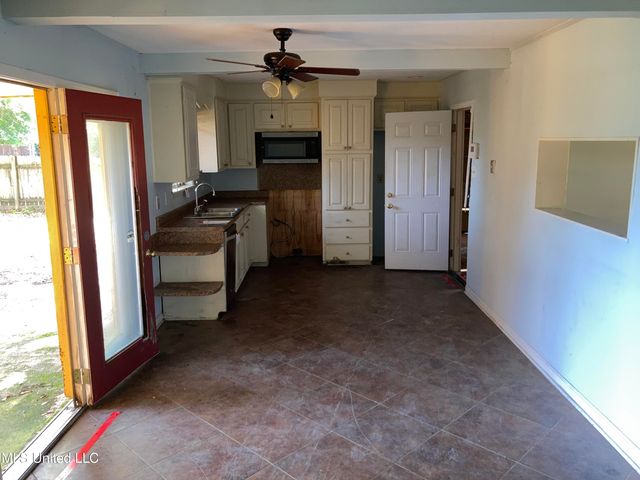 1002 Autumn Street, Jackson, MS 39212