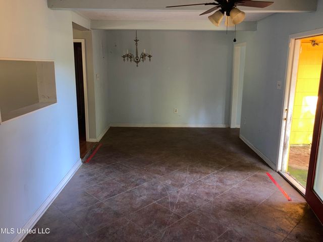 1002 Autumn Street, Jackson, MS 39212