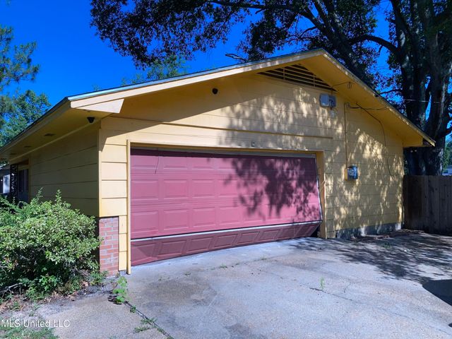 1002 Autumn Street, Jackson, MS 39212