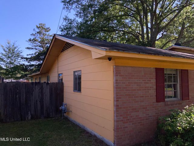 1002 Autumn Street, Jackson, MS 39212